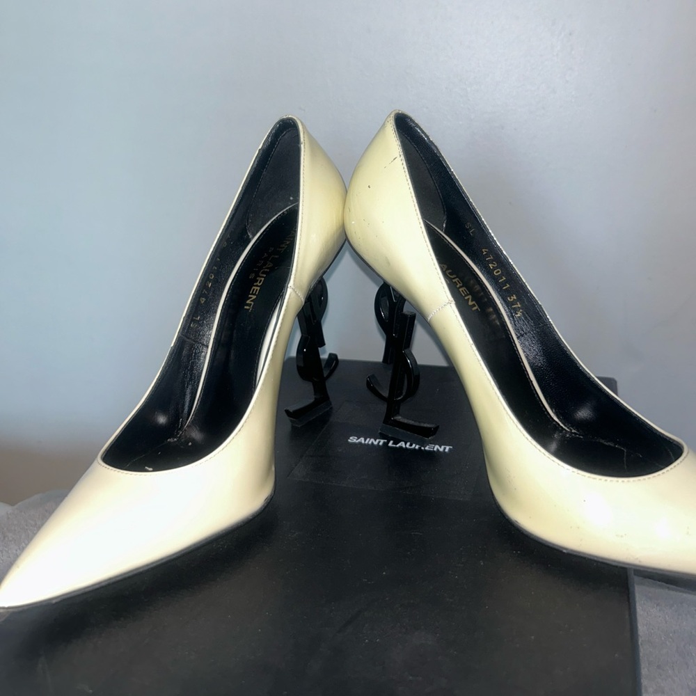Saint Laurent Ivory pumps with logo plaque heel